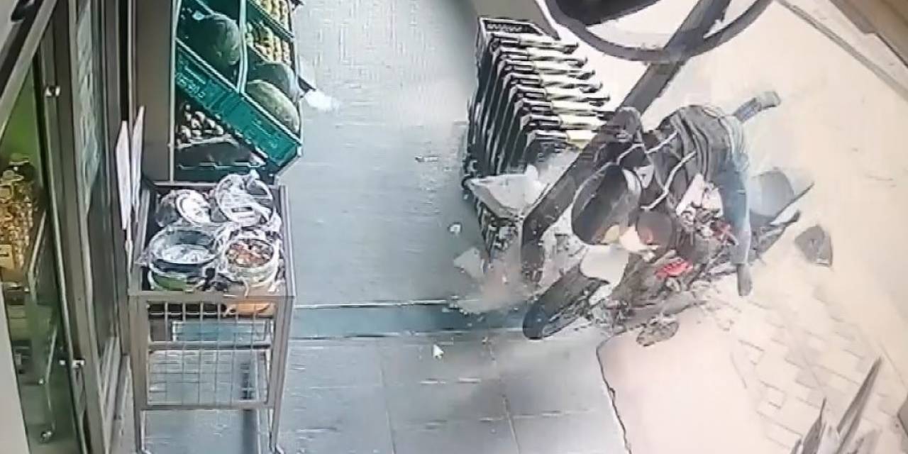 Gebze’de Motosiklet Alışveriş Merkezine Daldı