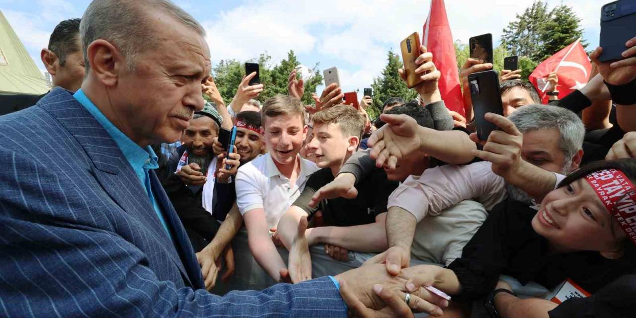 Cumhurbaşkanı Erdoğan, Merhum Cumhurbaşkanı Turgut Özal’ın Kabrini Ziyaret Etti