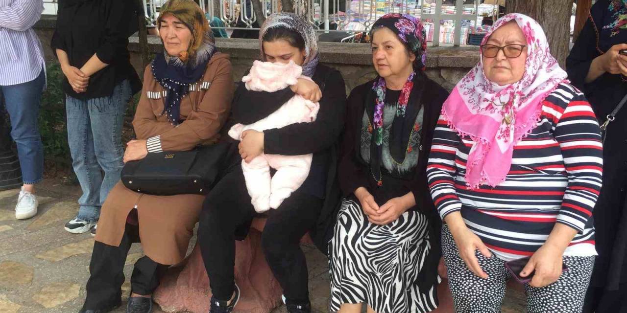 Minik Gülce’nin Ölümü Alaşehir’i Yasa Boğdu