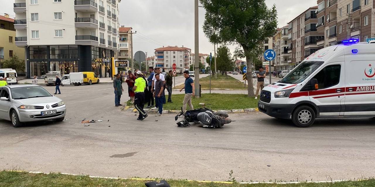 Aksaray’da Otomobil İle Motosiklet Çarpıştı: 2 Yaralı