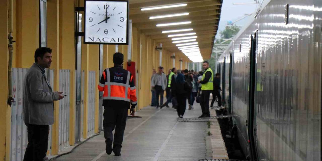Milli Elektrikli Tren Seferlere Başladı