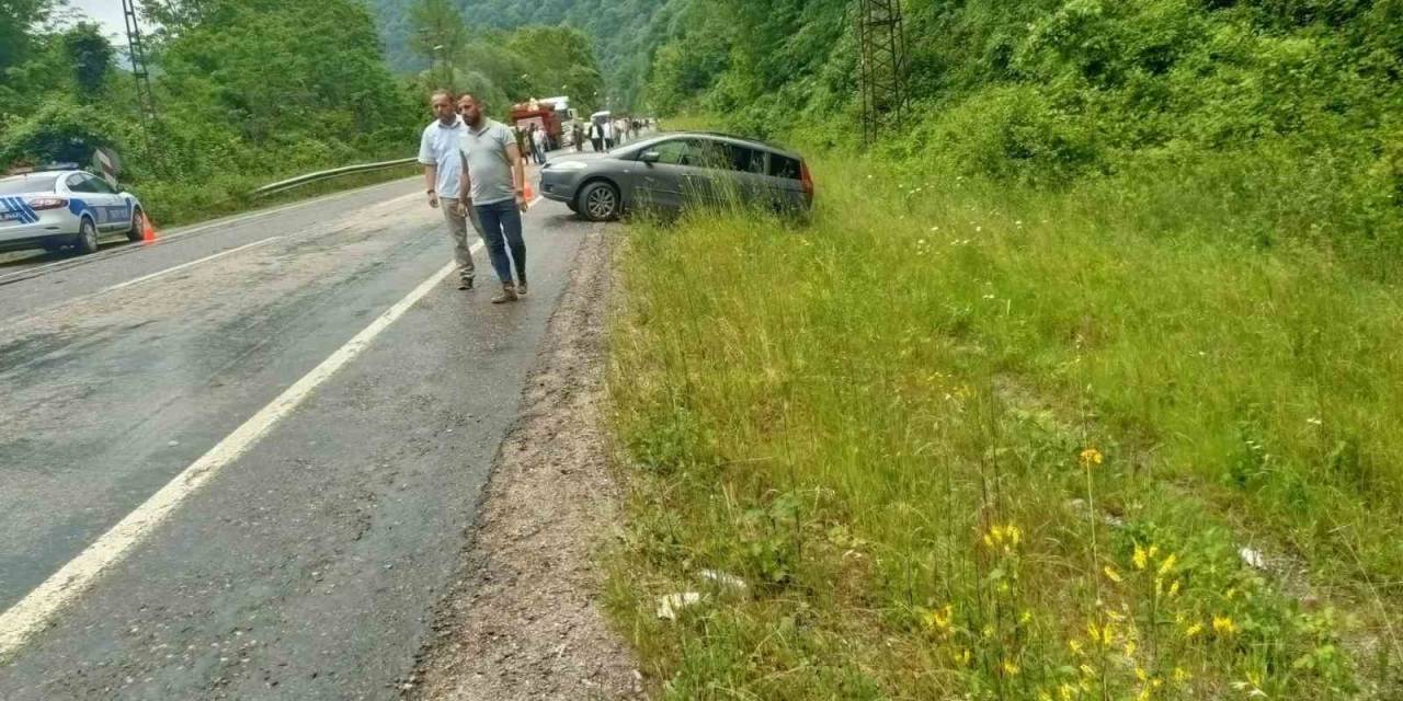 Karabük’te İki Otomobil Çarpıştı: 2 Yaralı