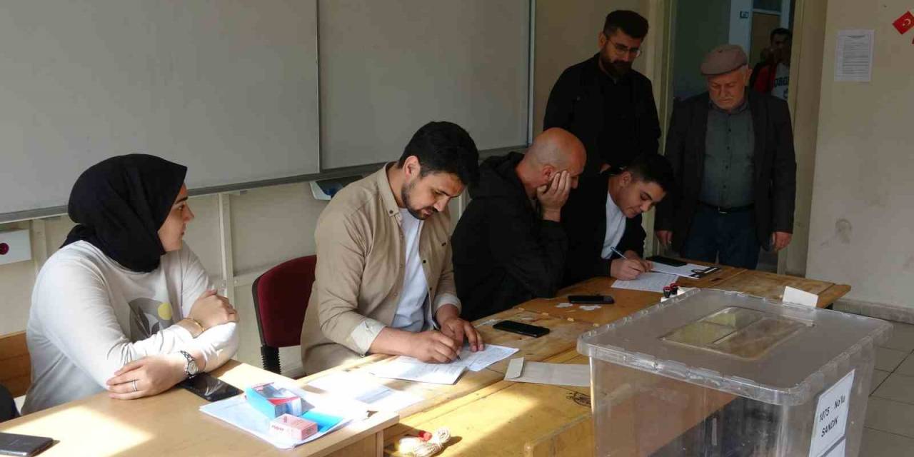Van’da İkinci Tur Cumhurbaşkanlığı Seçimleri İçin Oy Verme İşlemi Başladı
