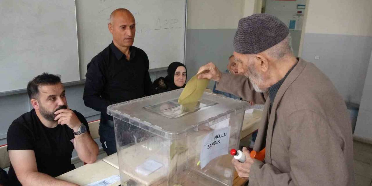 Bingöl’de Cumhurbaşkanlığı İkinci Tur Seçimi İçin Oy Kullanımı Başladı