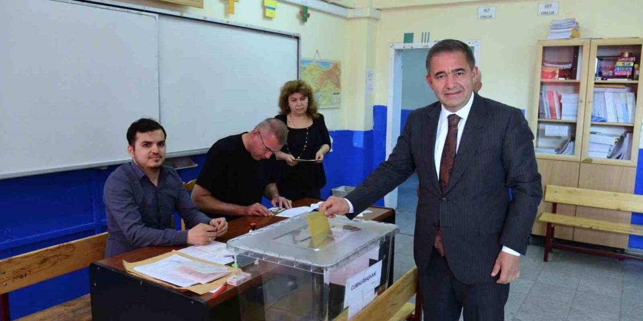 Vali Hüdayar Mete Buhara: "oyumuzu Kullanarak Vatandaşlık Görevini Yerine Getirdik "