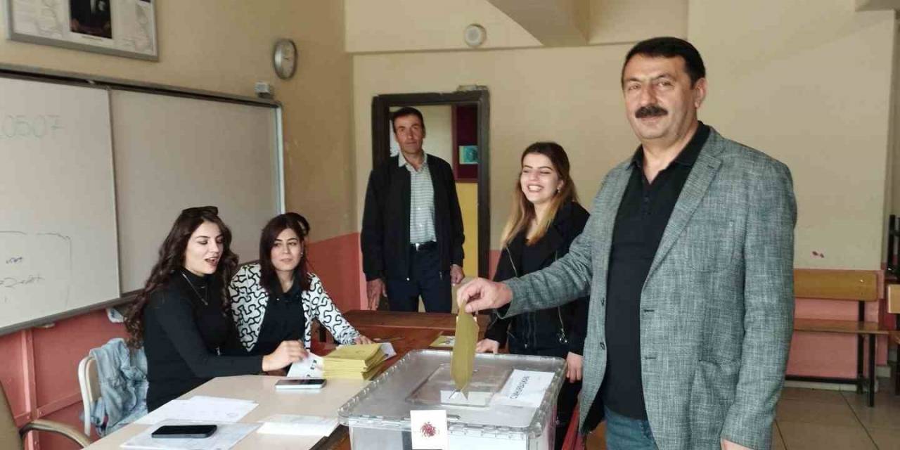 Hakkari’de Oy Verme İşlemi Başladı