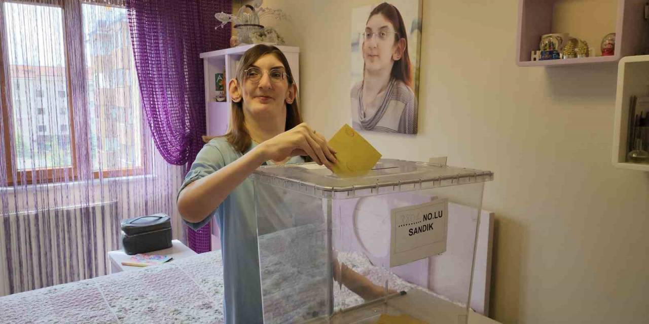 Dünyanın En Uzun Boylu Kadını" Oyunu Evinde Kullandı