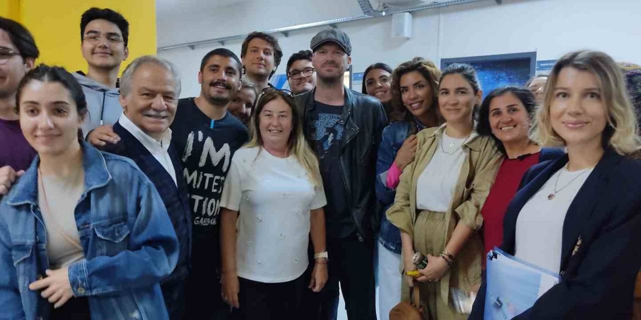 Ünlü Oyuncu Kıvanç Tatlıtuğ Oyunu Kullandı