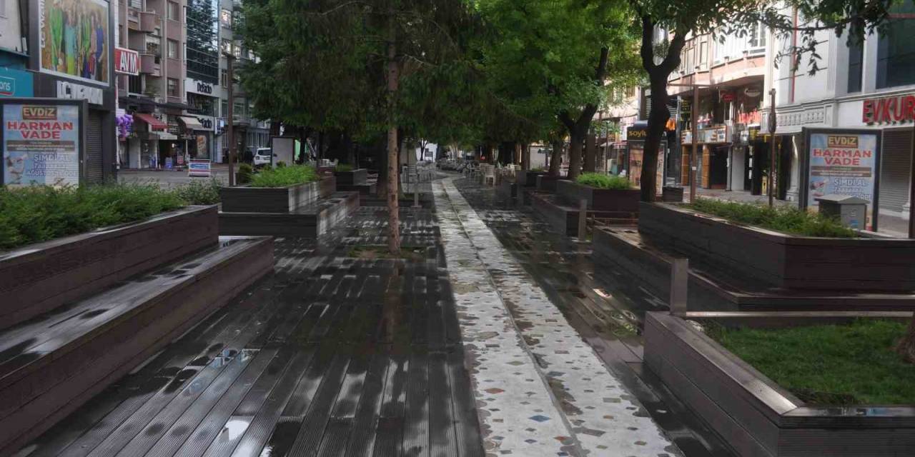 Eskişehir’de Cadde Ve Sokaklarda 2. Tur Sessizliği Hakim