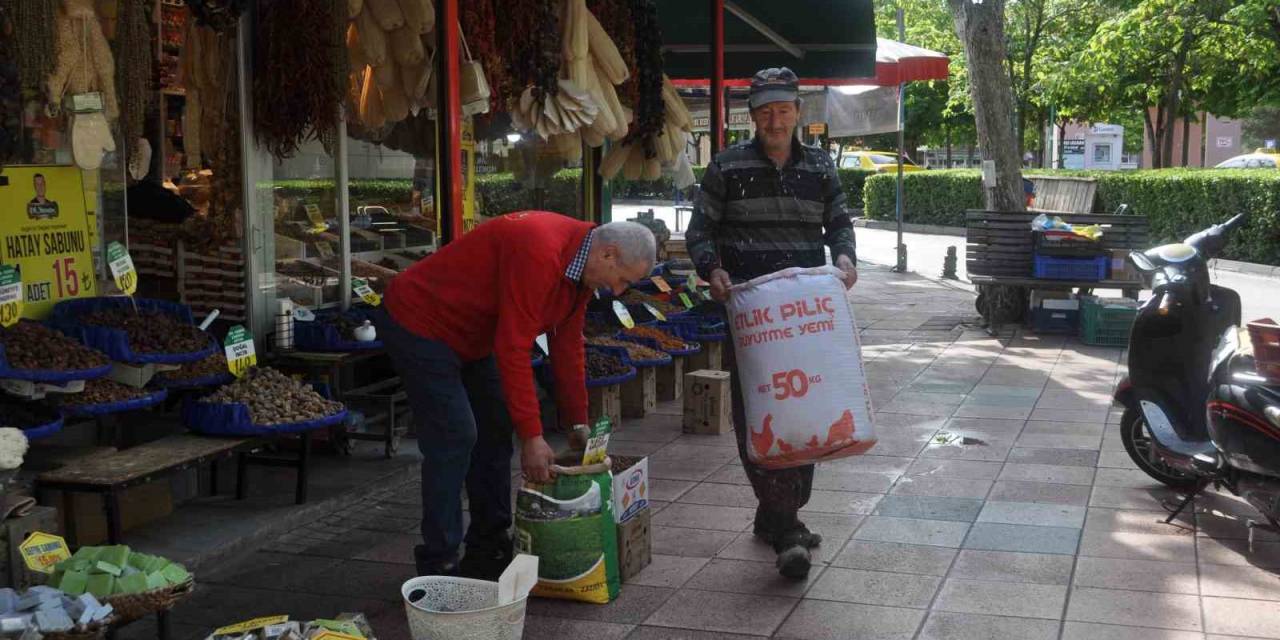 Eskişehir Esnafı Erken Saatlerde Oyunu Kullanıp Dükkânının Başına Geçti