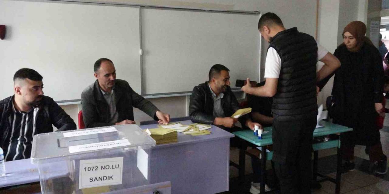 Erciş’te Oy Verme İşlemi Başladı