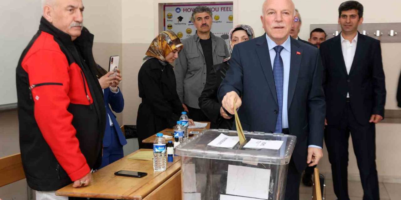 Başkan Sekmen Oyunu Kullandı