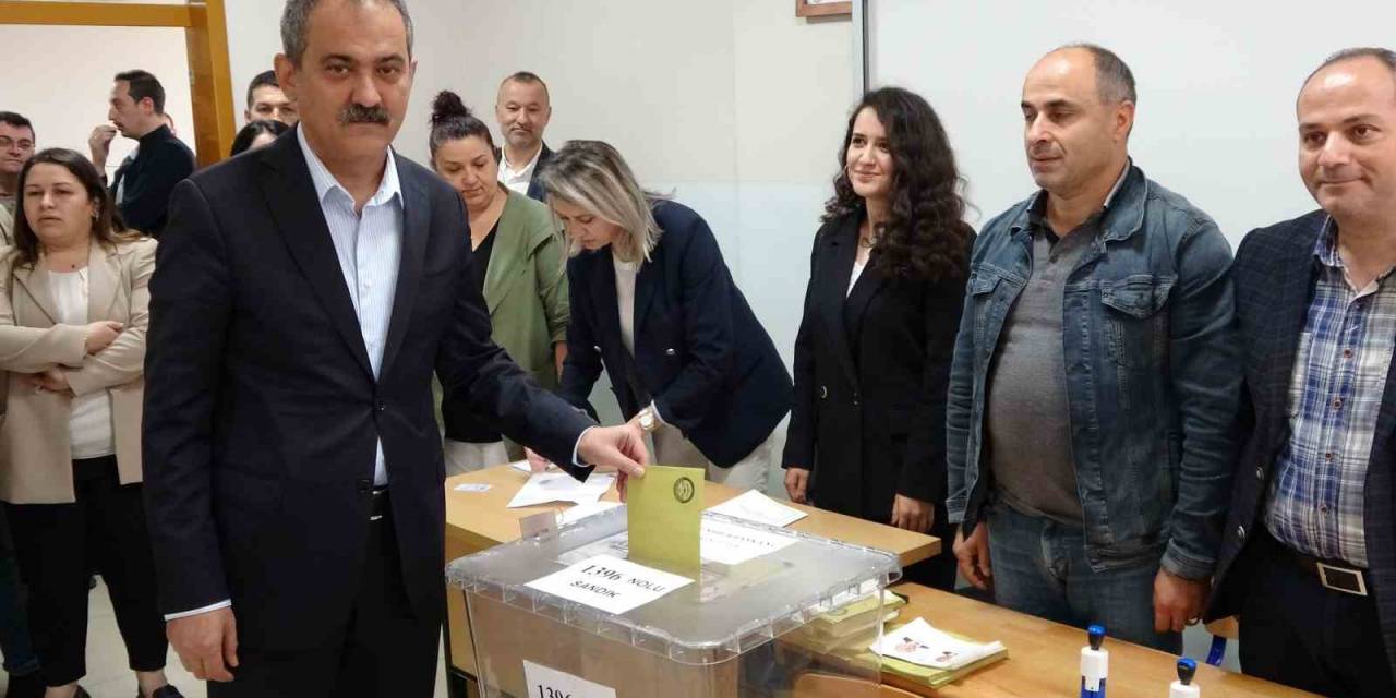 Bakan Özer Oyunu Ordu’da Kullandı