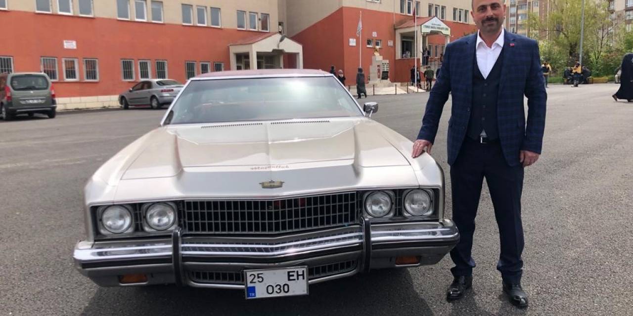 Merhum Alparslan Türkeş’in Otomobiliyle Oy Kullanmaya Geldi