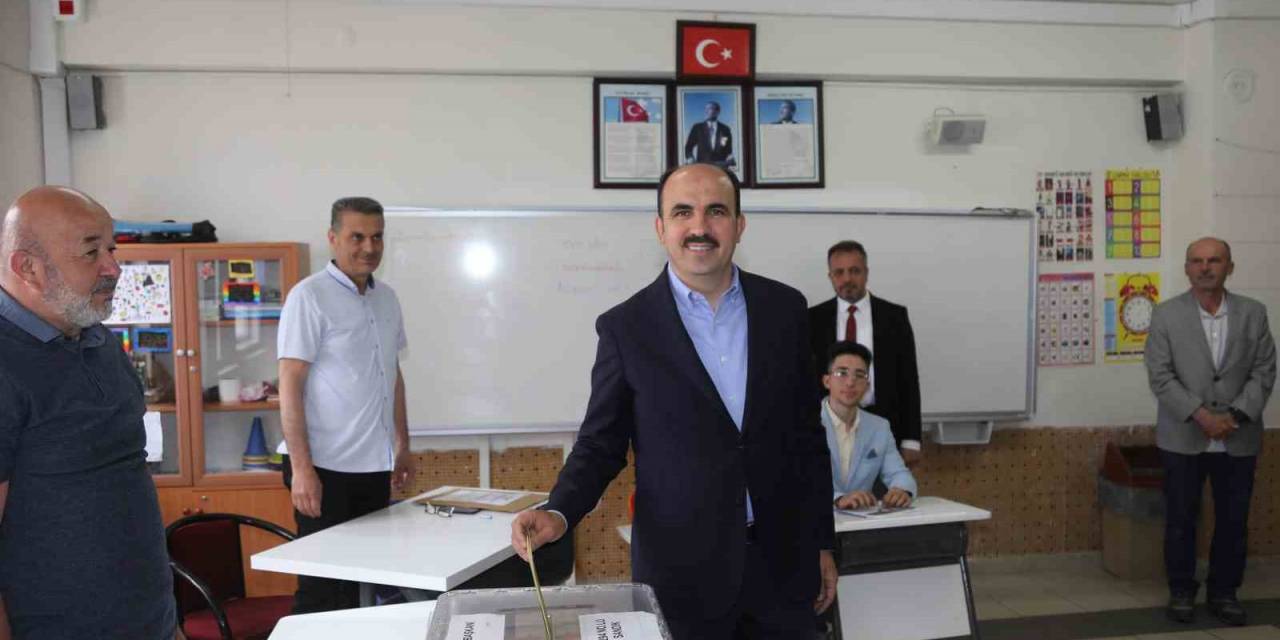 Başkan Altay Cumhurbaşkanlığı İkinci Tur Seçimi İçin Oyunu Kullandı