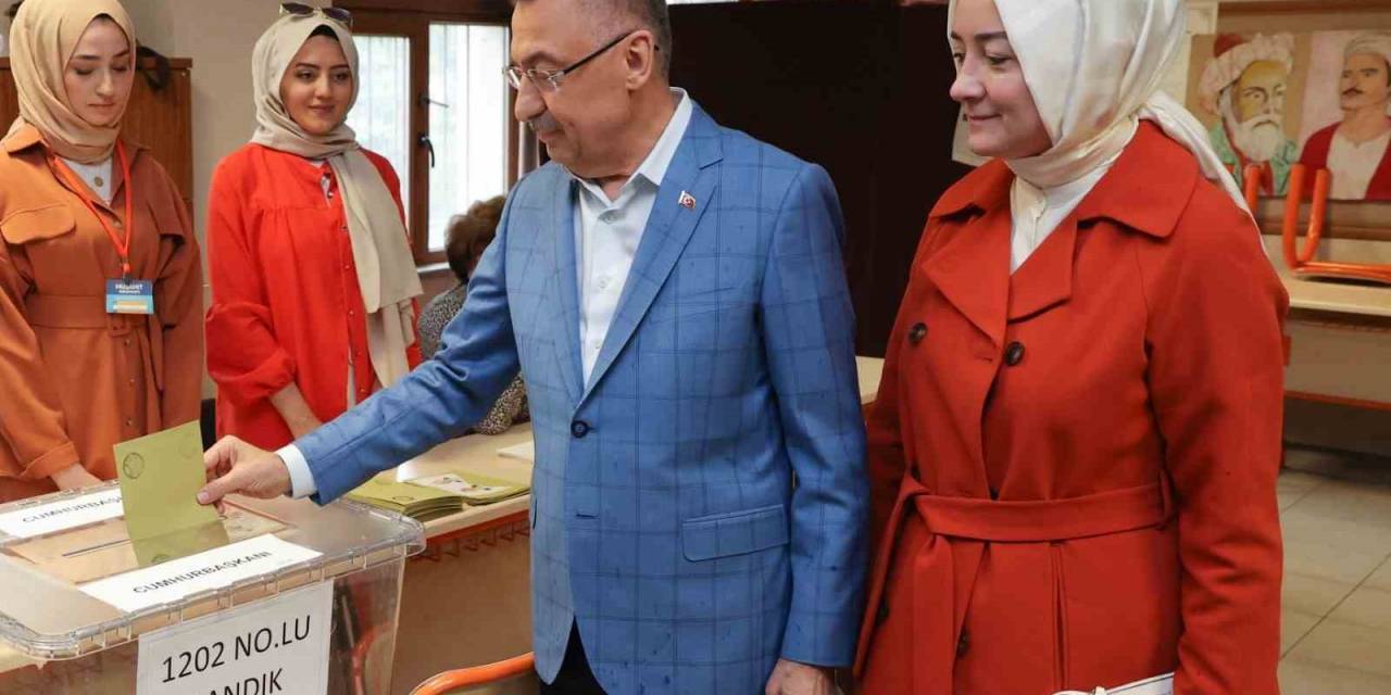 Cumhurbaşkanı Yardımcısı Fuat Oktay Ankara’da Oy Kullandı
