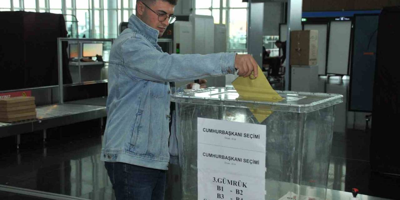 İstanbul Havalimanı’nda 15 Binden Fazla Seçmen Oy Kullandı