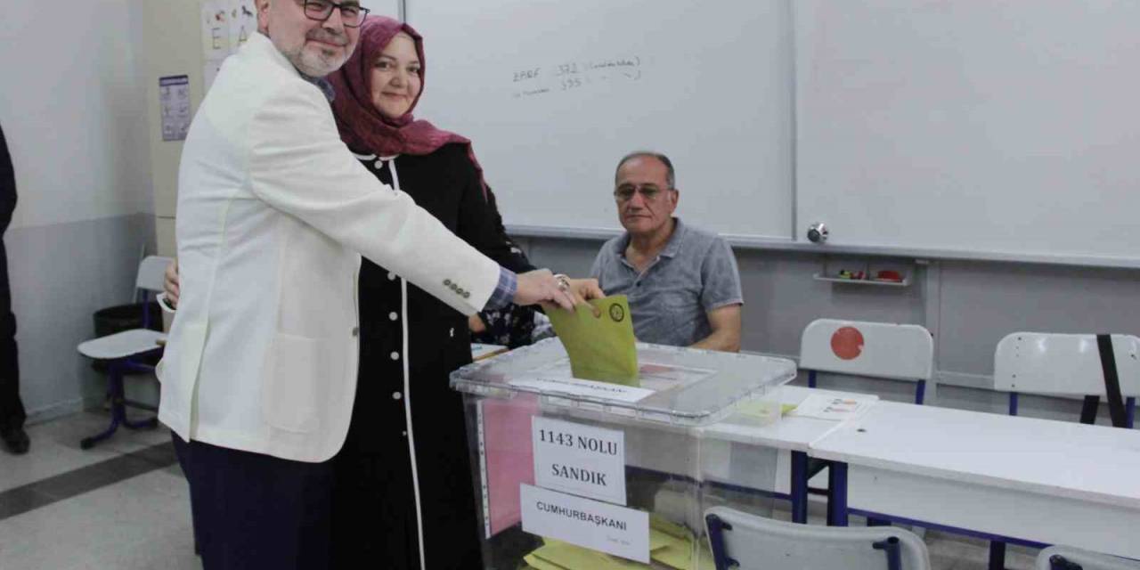 Ak Partili Saygılı Oyunu Kullandı