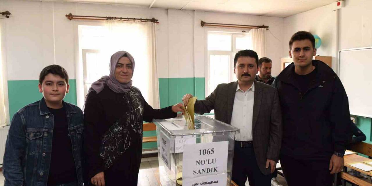 Belediye  Başkanları Oylarını Kullandı