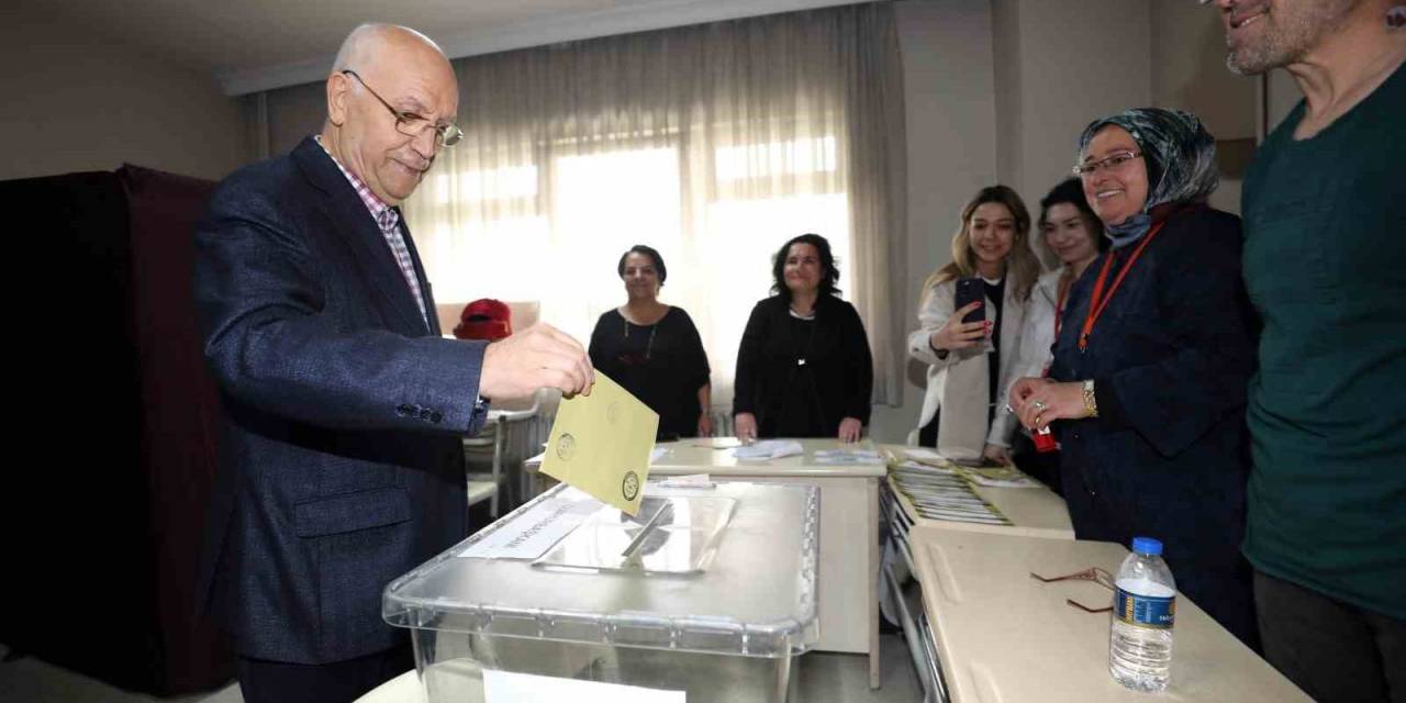 Yenimahalle Belediye Başkanı Yaşar Oyunu Kullandı