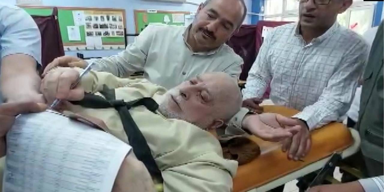 Sedyeyle Oy Kullanmaya Geldi