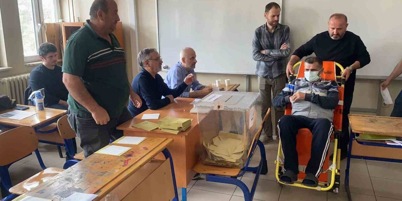 Ameliyat Olan Hasta Oyunu Kullanmaya Ambulansla Geldi
