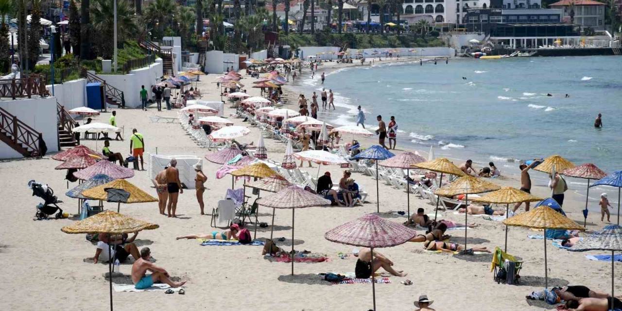 Kuşadası’nda Oyunu Kullanan Plaja Ve Sahile Koştu