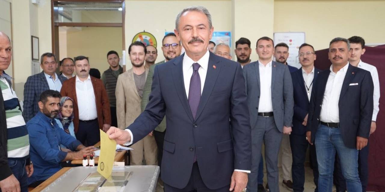 Denizli’de Siyasiler Oylarını Kullandı