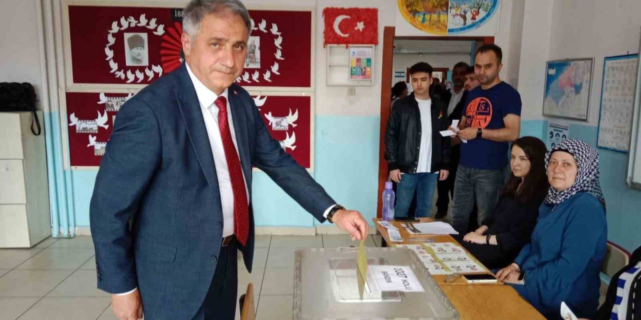 Milletvekili Avcı Ve Bozkurt Oyunu Kullandı