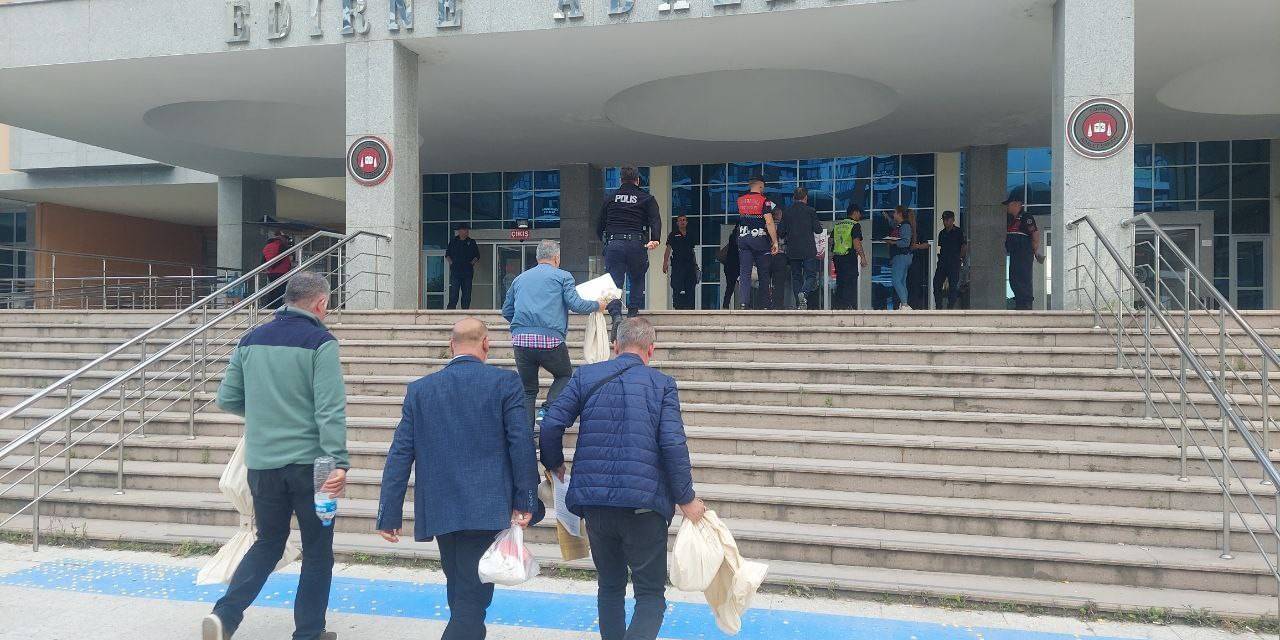 Edirne’de Sayılan Oylar Çuvallar İle Adliyeye Getiriliyor