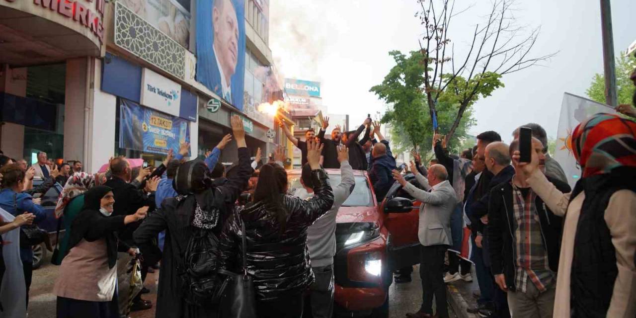 Kastamonulular Cumhurbaşkanı Erdoğan’ın Zaferi İçin Sokaklara Akın Etti