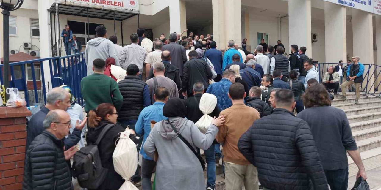 Seçim Kurulunda Oy Çuvalı Kuyruğu