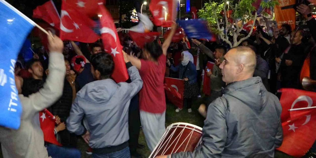 Erdoğan’ın Zaferi Van’da Coşkuyla Kutlanıyor