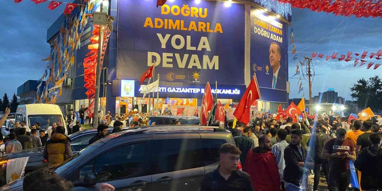 Erdoğan’ın Zaferi Gaziantep’te Coşkuyla Kutlanıyor