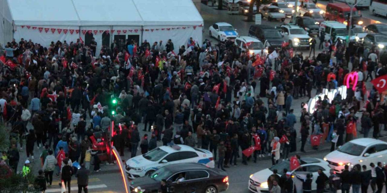 Erzincan’da Erdoğan’ın Zaferi Kutlandı