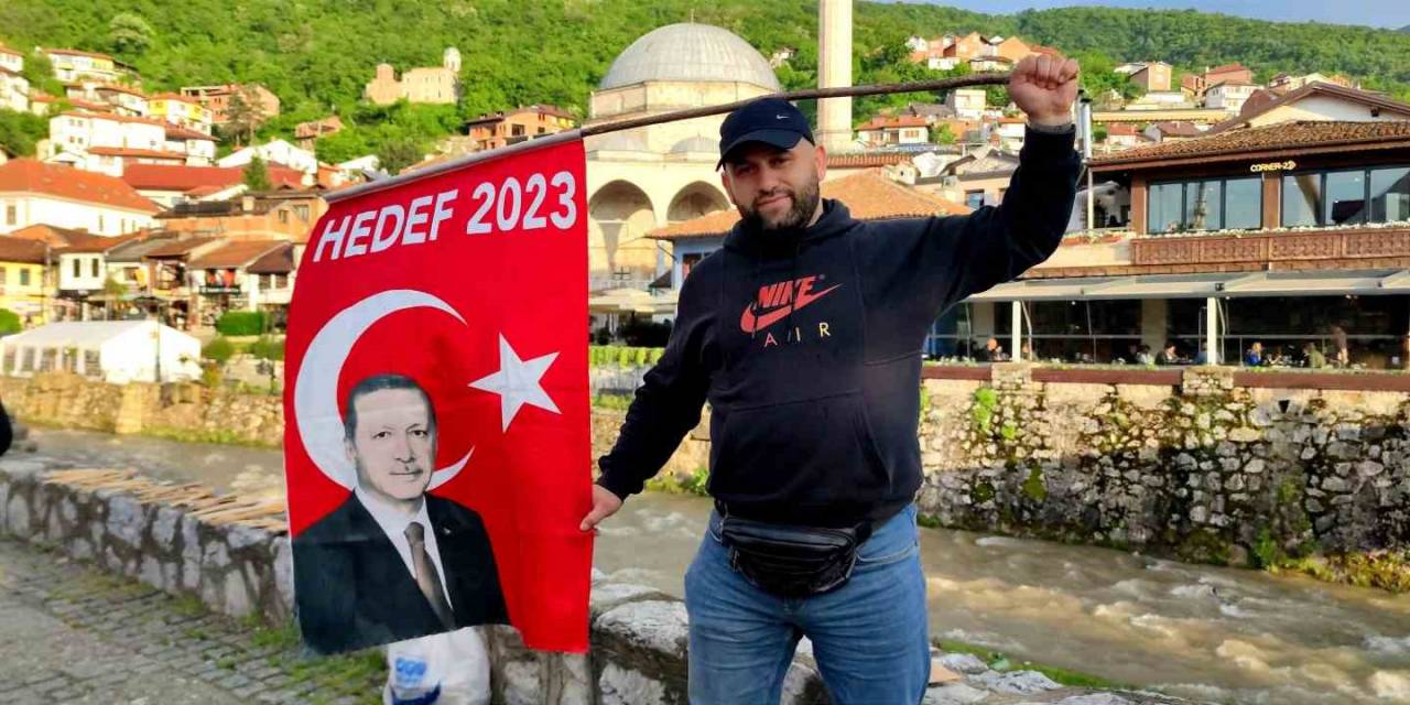Kosova Sokaklarında Davullu Zurnalı Erdoğan’ın Zaferi Kutlanıyor