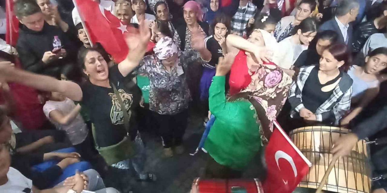 Balıkesir’de Roman Vatandaşlar Cumhurbaşkanı Erdoğan’ın Zaferini Kutladı