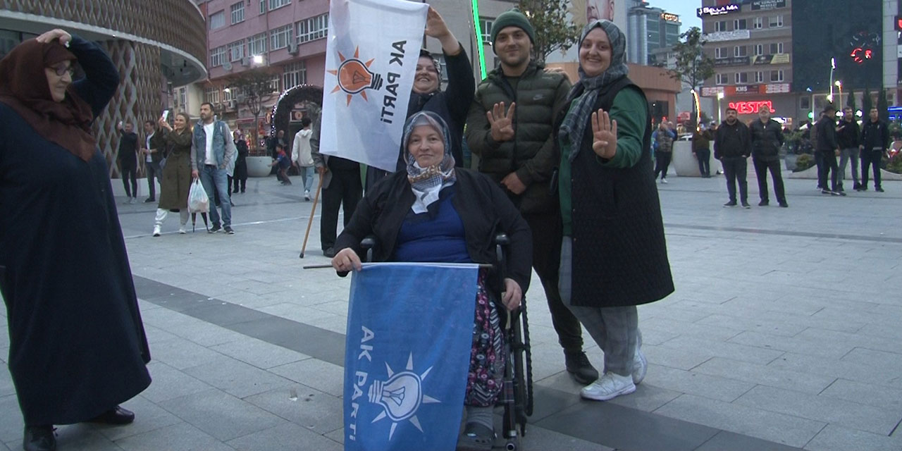 Tekerlekli Sandalye İle Kutlamalara Katıldı