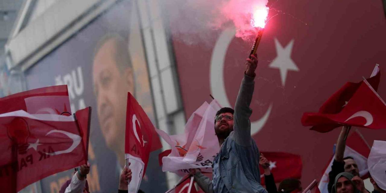 Cumhurbaşkanı Erdoğan’a Yüksek Destek Veren Bursa’da Coşkulu Kutlama