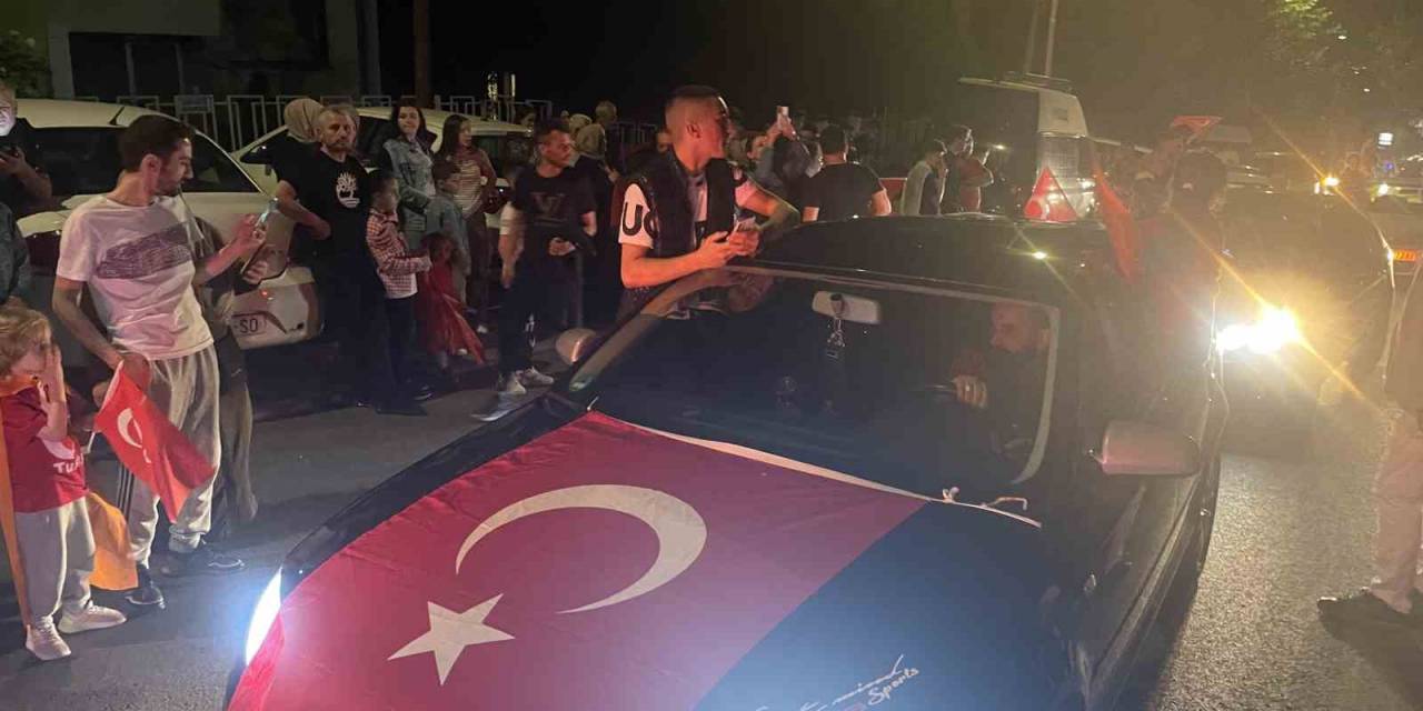 Cumhurbaşkanı Erdoğan’ın Zaferi Üsküp’te Coşkuyla Kutlandı