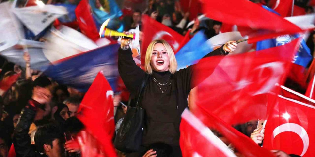 Seçim Zaferinde Sakarya Sokağa Sığmadı