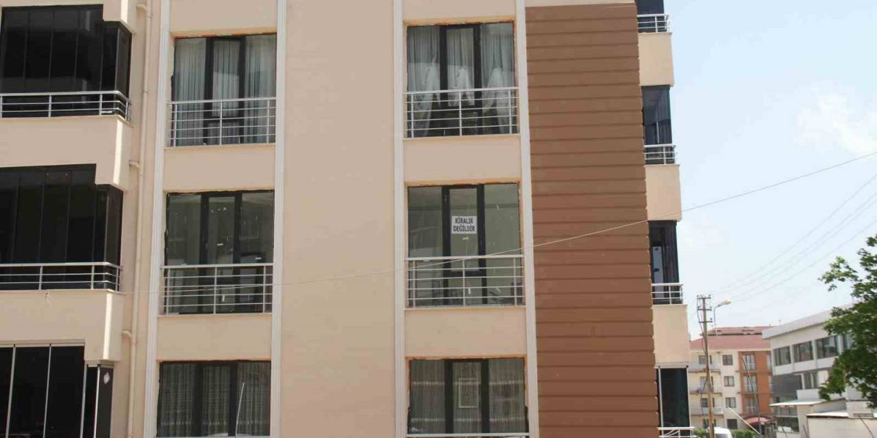 Elazığ’da Konutlarda Kiralık Yazısının Yerini ‘kiralık Değildir’ Yazısı Aldı