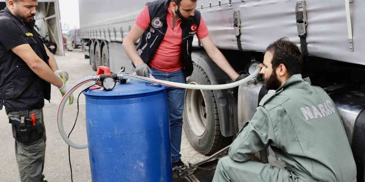 Ağrı’da Tırın Yakıt Deposunda 537 Kilo 250 Gram Metamfetamin Ele Geçirildi