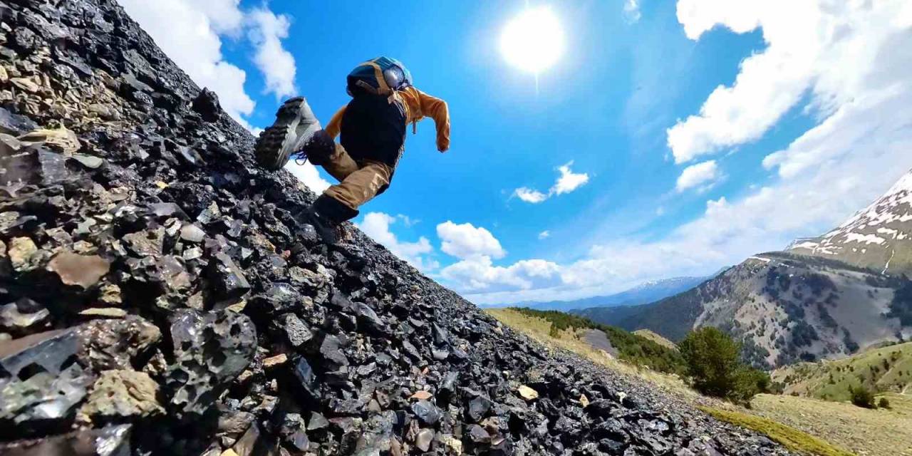 Gümüşhaneli Dağcılar Tarih Dolu Zirveleri Aştı