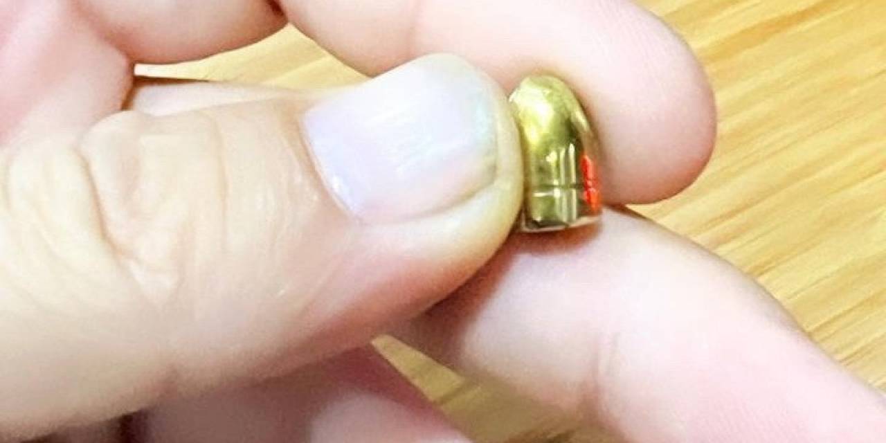 Yorgun Mermi Bahçede Oturanların Masasına Düştü