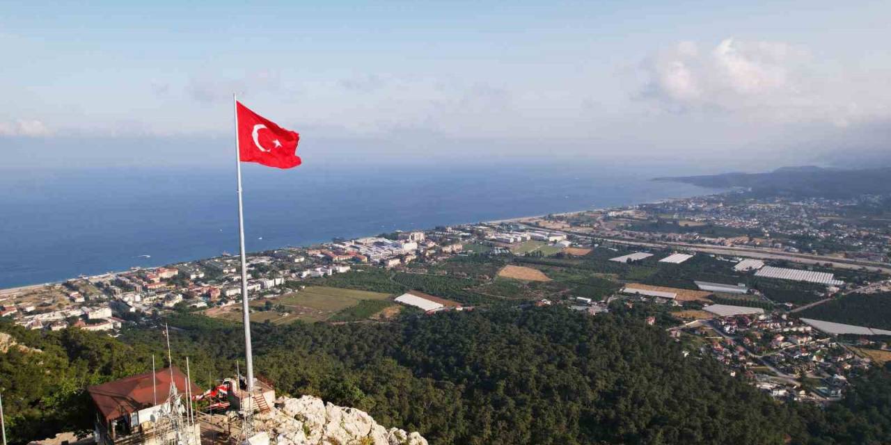 Çalış Tepesi’ne Türk Bayrağı Asıldı