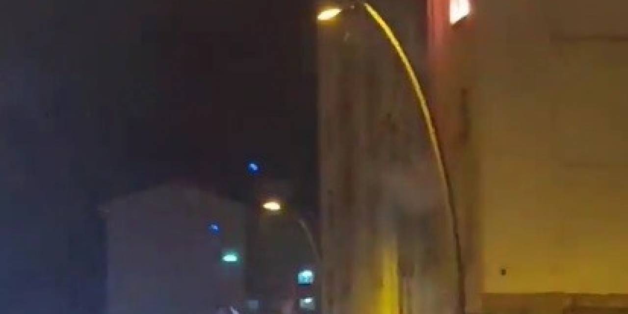 Elazığ’da Ağır Hasarlı Binada Yangın