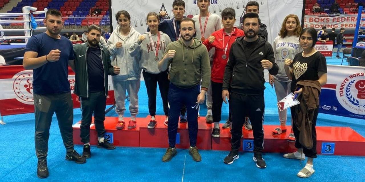 Vanlı Boksörlerden Büyük Başarı