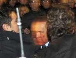 İtalya Başbakanı Berlusconi'ye Saldırı (VİDEO)