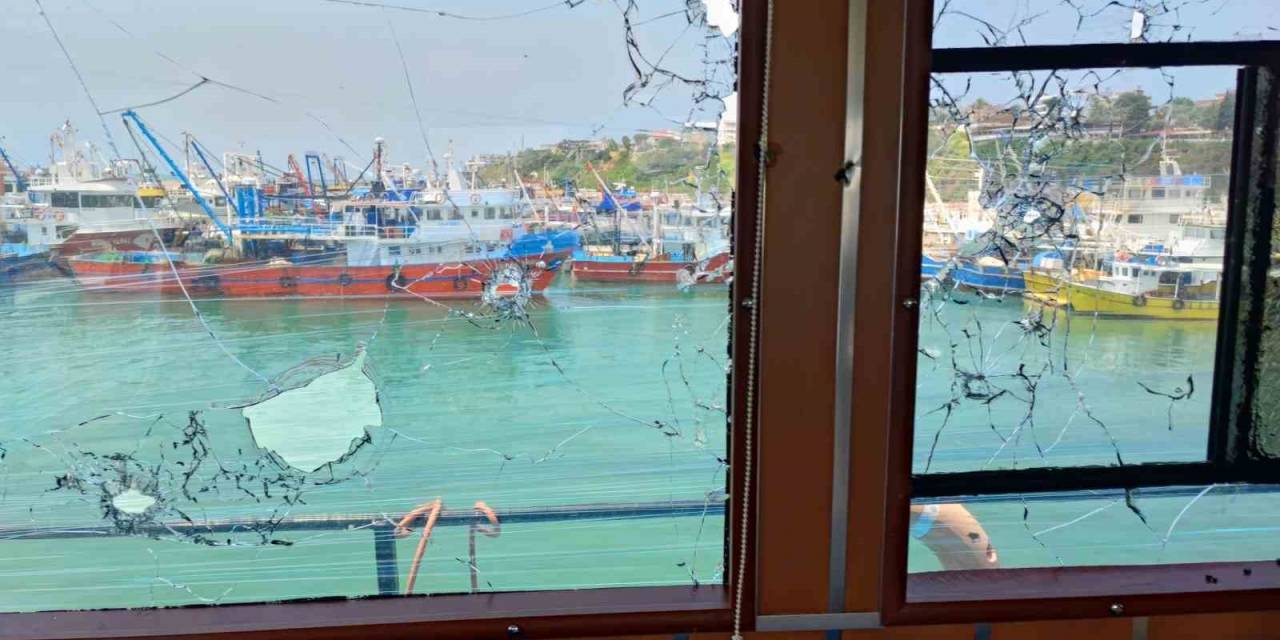 Saldırıya Uğrayan Teknedeki Balıkçı Anlattı: "2 Gemi Yanaştı Sağlı Sollu Ateş Açmaya Başladı"